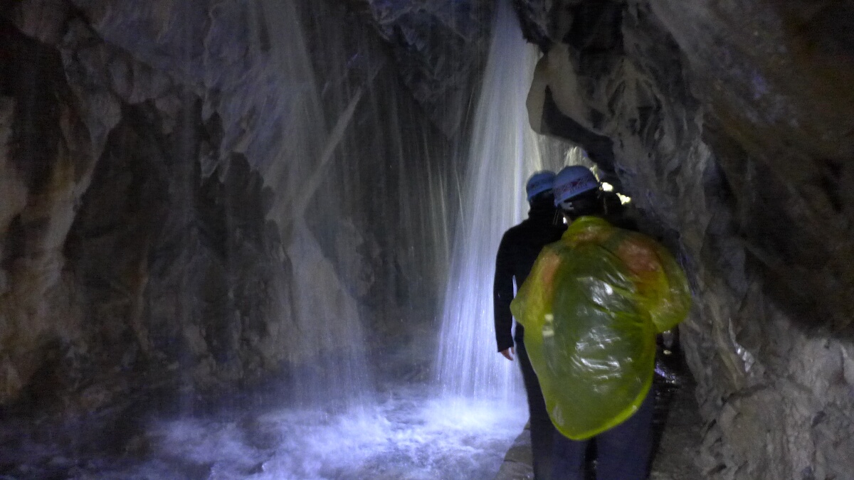 15-taroko-gorge-water_curtain_cave