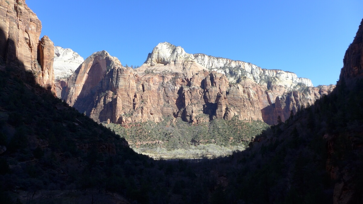 09-Zion_NP-View_from_the_Emeral_Lakes_trail
